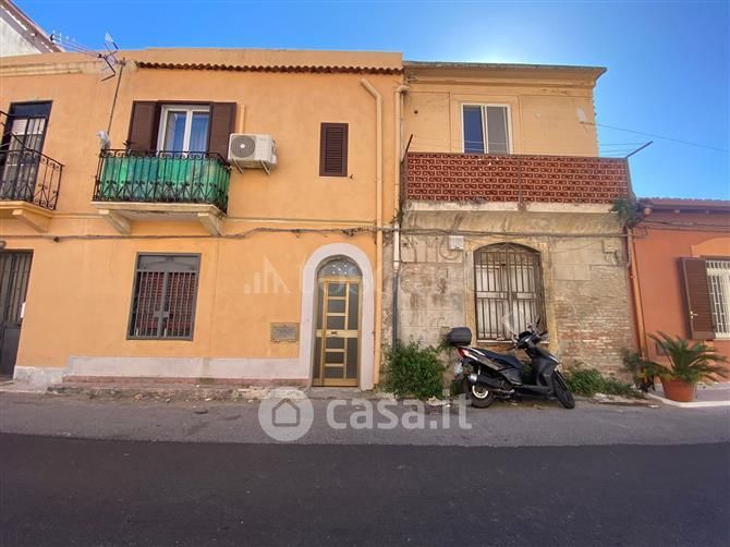 Casa indipendente in Vendita in Via del Santo a Messina