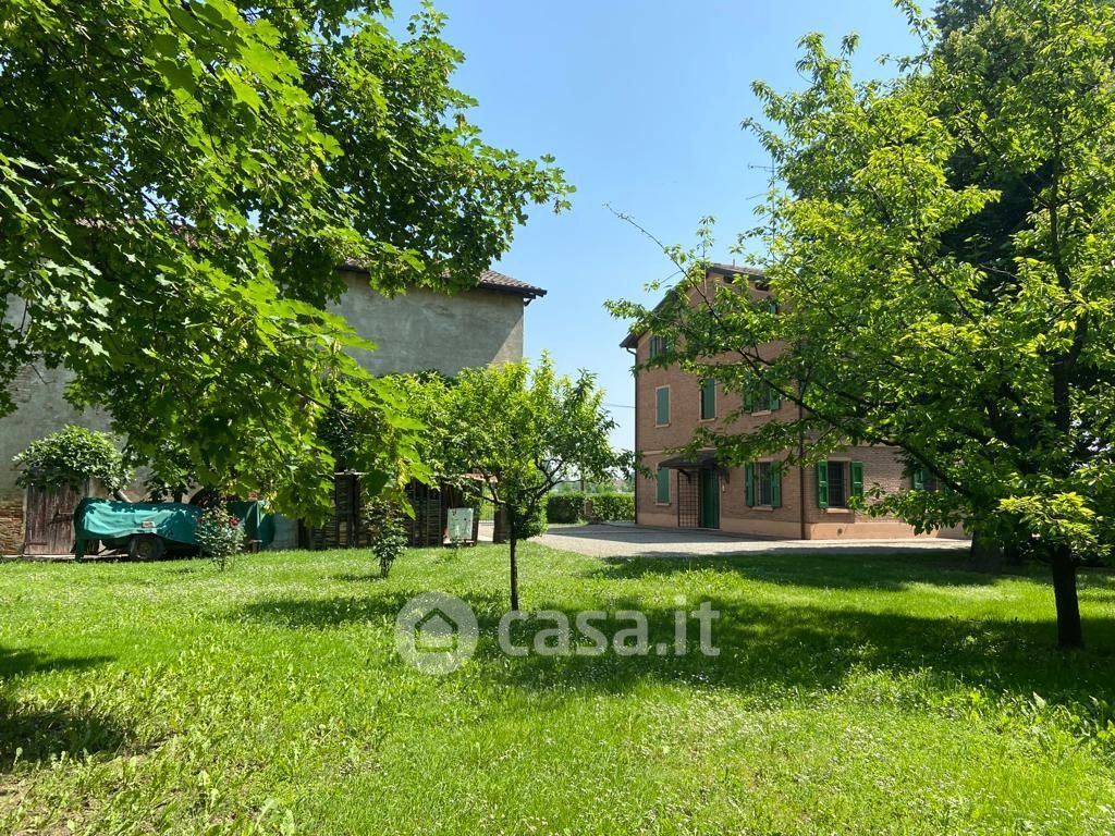 Villa in Vendita in Strada Forghieri a Modena