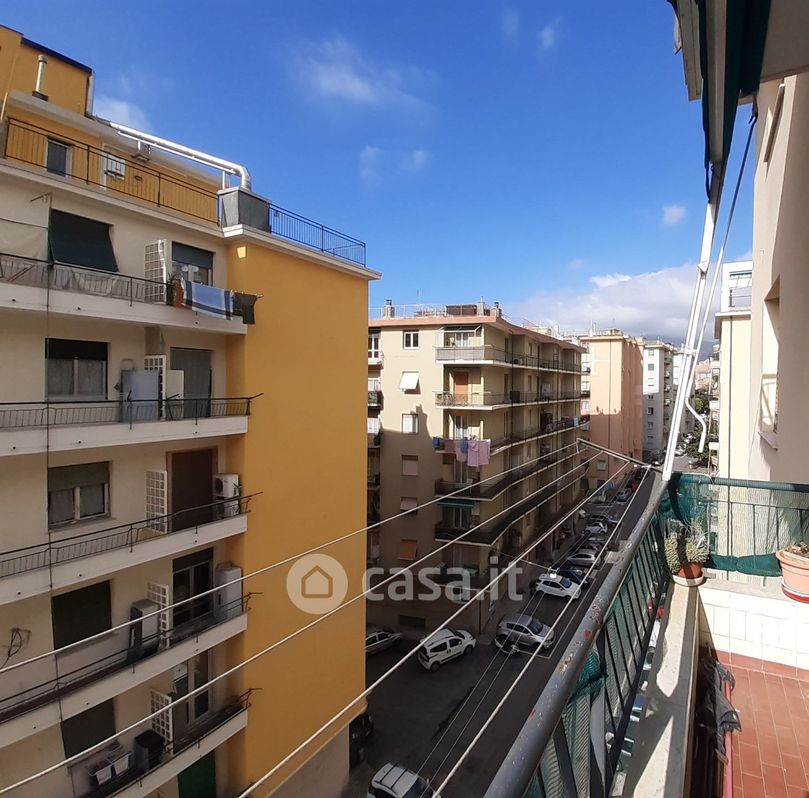 Appartamento in Vendita in Via San Remo a Genova