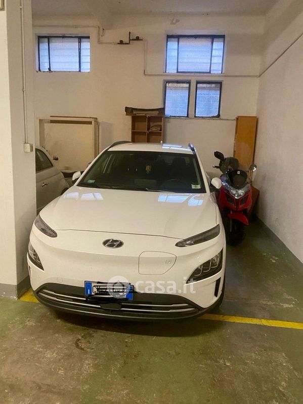 Garage/Posto auto in Affitto in Via Miramare a Genova