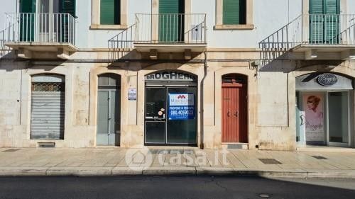 Negozio/Locale commerciale in Vendita in Via Estramurale a Mezzogiorno 158 a Putignano