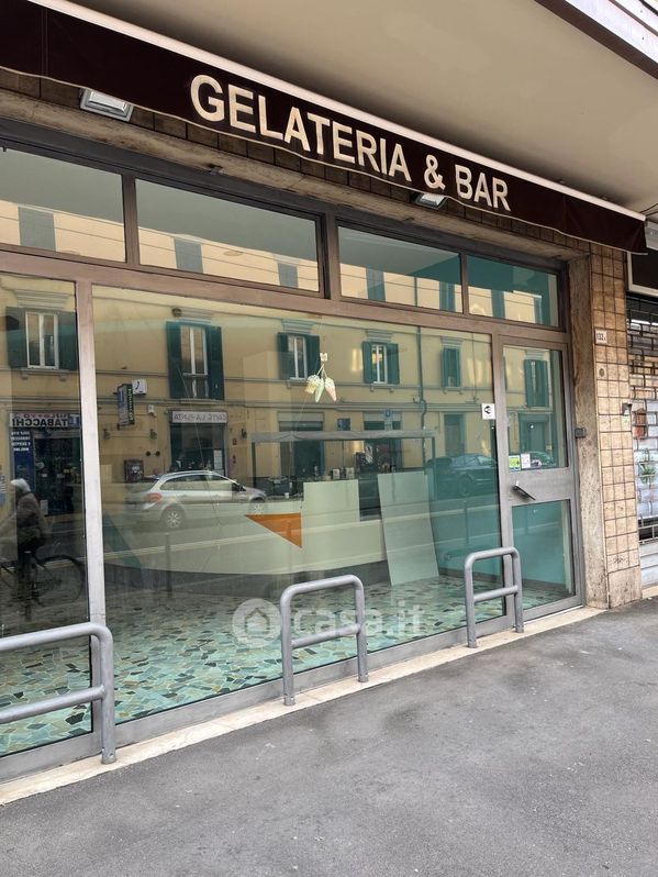 Negozio/Locale commerciale in Vendita in Via Emilia Levante a Bologna