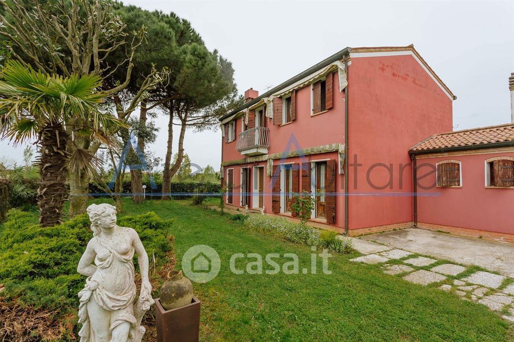 Villa in Vendita in Via Canal di Valle 369 a Chioggia