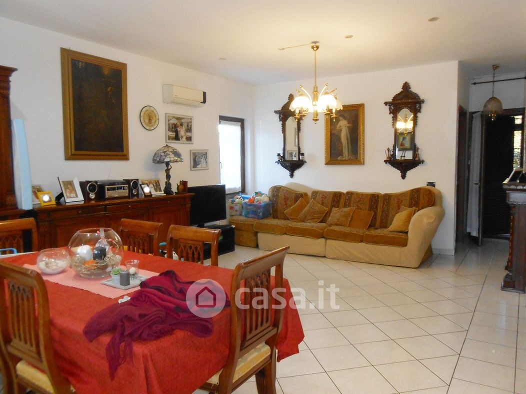Casa Bi/Trifamiliare in Affitto in Via Monte Cervialto a Guidonia Montecelio