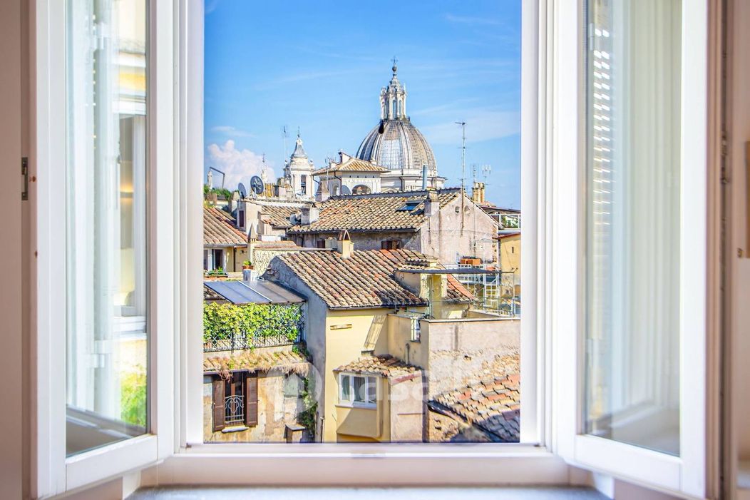 Appartamento in Vendita in Via della Vetrina a Roma