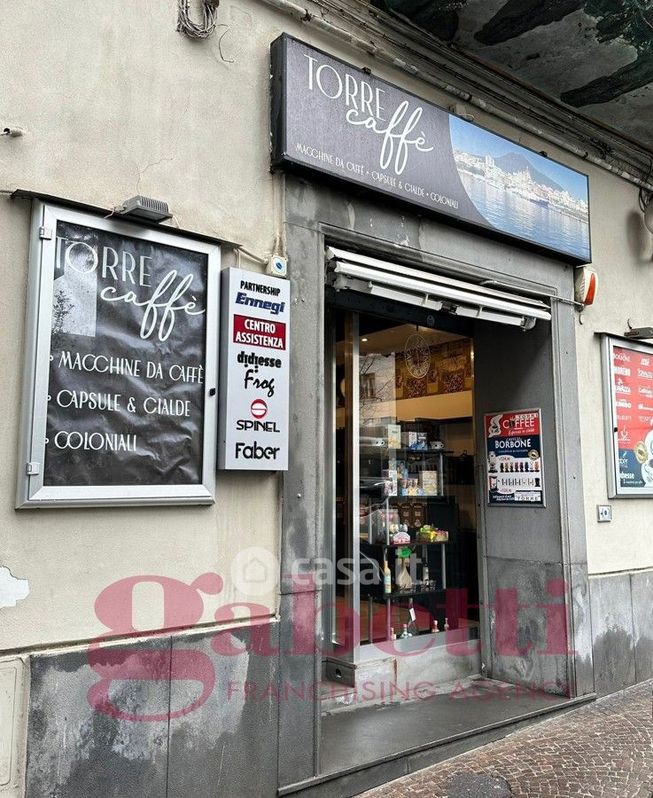 Negozio/Locale commerciale in Vendita in Via Gino Alfani 8 a Torre Annunziata