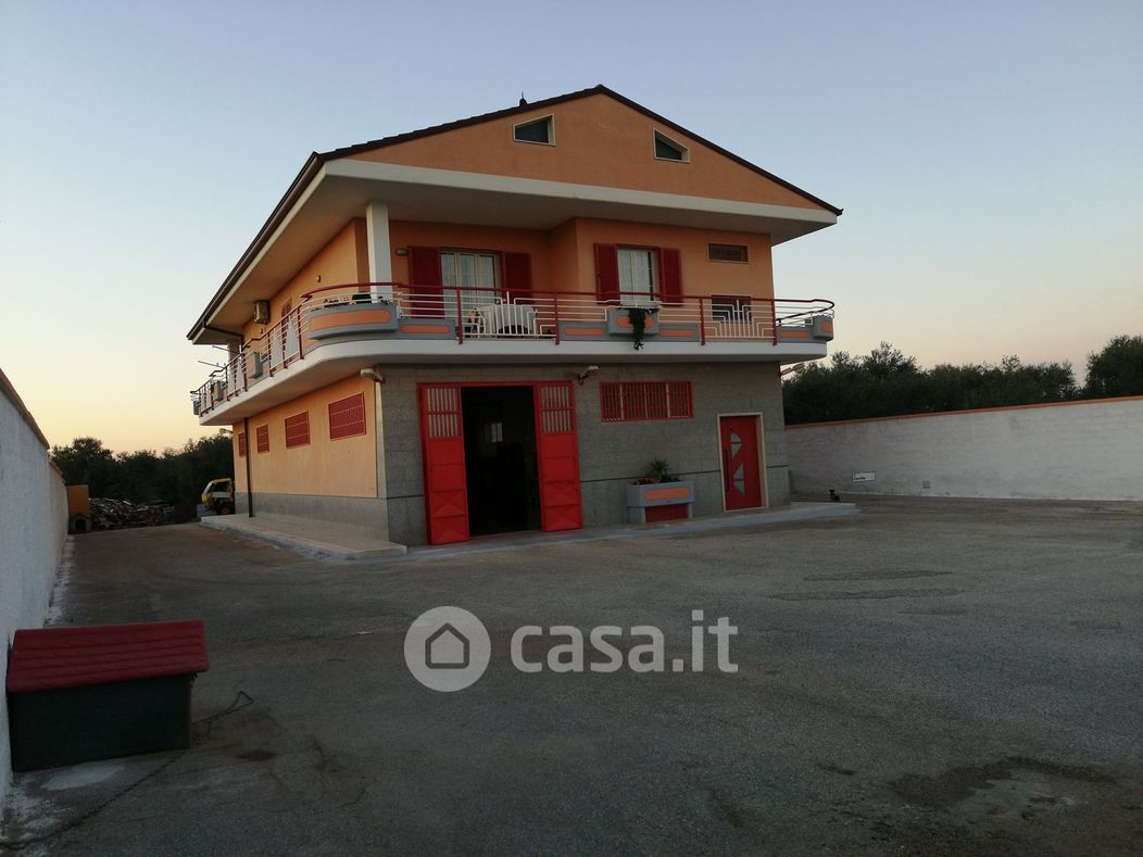Casa indipendente in Vendita in Via Giovanni Amelio a Sannicandro di Bari