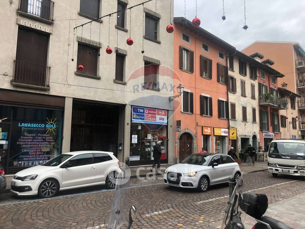 Negozio/Locale commerciale in Vendita in Borgo Santa Caterina 79 a Bergamo