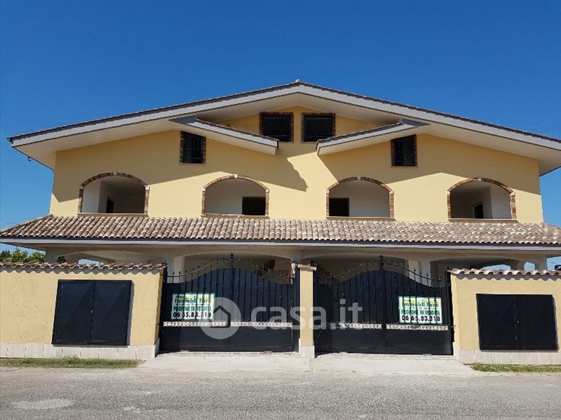 Villa in Vendita in Via Ugo Giavitto 14 a Fiumicino