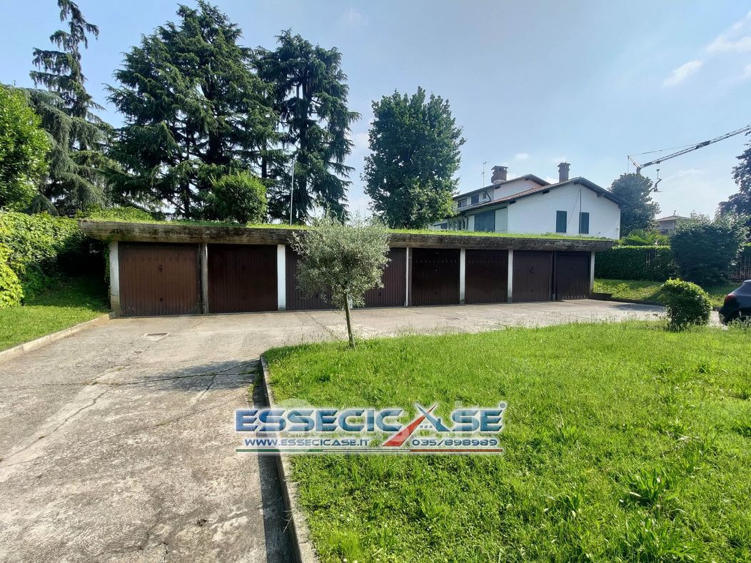 Garage/Posto auto in Vendita in Via Alessandro Manzoni 180 a Urgnano