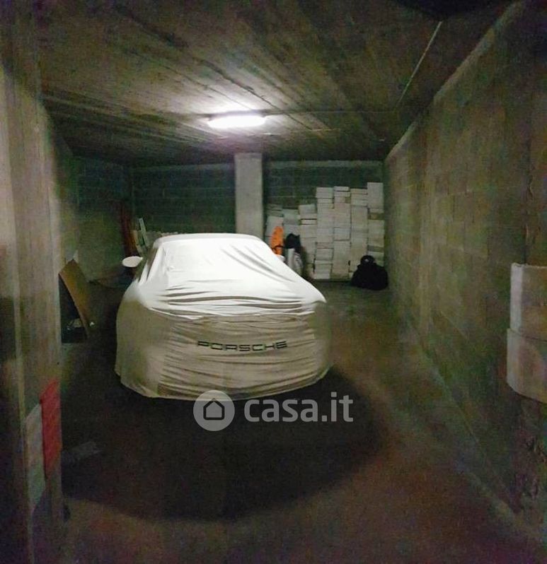 Garage/Posto auto in Vendita in Via Sondrio 13 a Torino