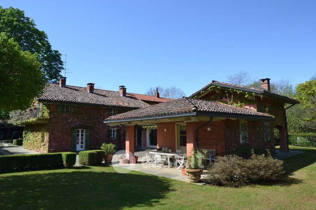 Villa in Vendita in Strada Canton Serra 3 a Biella