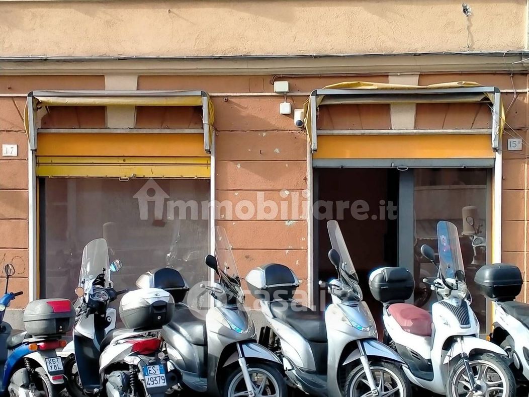 Negozio/Locale commerciale in Vendita in Via Sturla a Genova