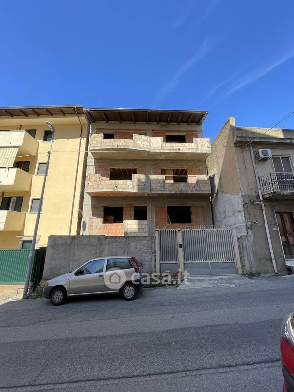 Casa indipendente in Vendita in Via Reggio Campi a Reggio Calabria