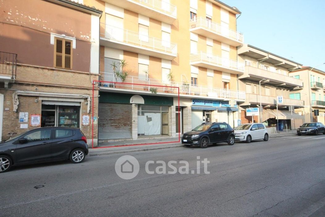 Negozio/Locale commerciale in Vendita in Via Cristoforo Colombo 358 a Civitanova Marche
