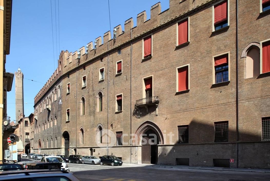 Ufficio in Affitto in Via Castiglione a Bologna