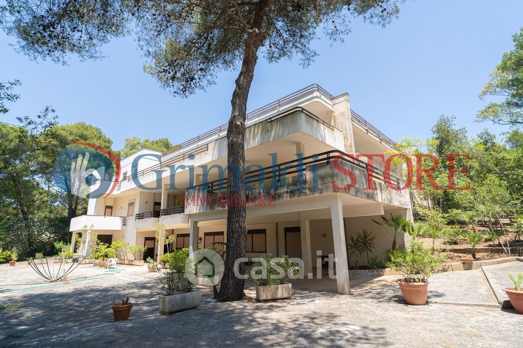 Villa in Vendita in Via Vecchia Carmiano 1 a Lecce