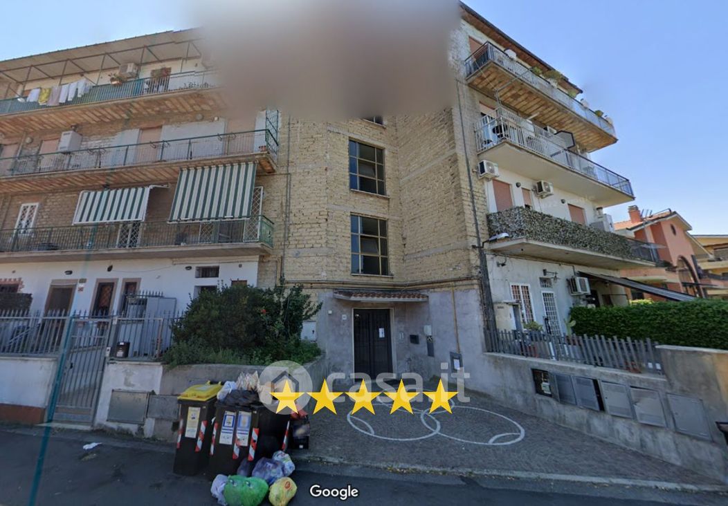 Appartamento in Vendita in Via Mandanici a Roma