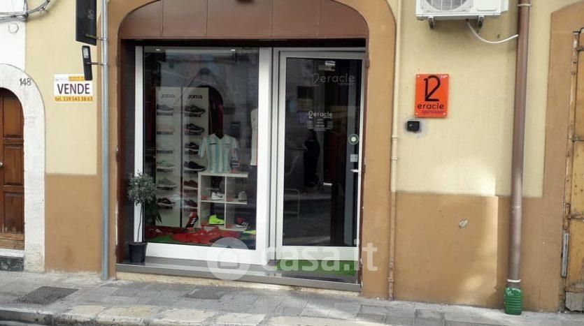Negozio/Locale commerciale in Vendita in Corso Umberto I a Mola di Bari
