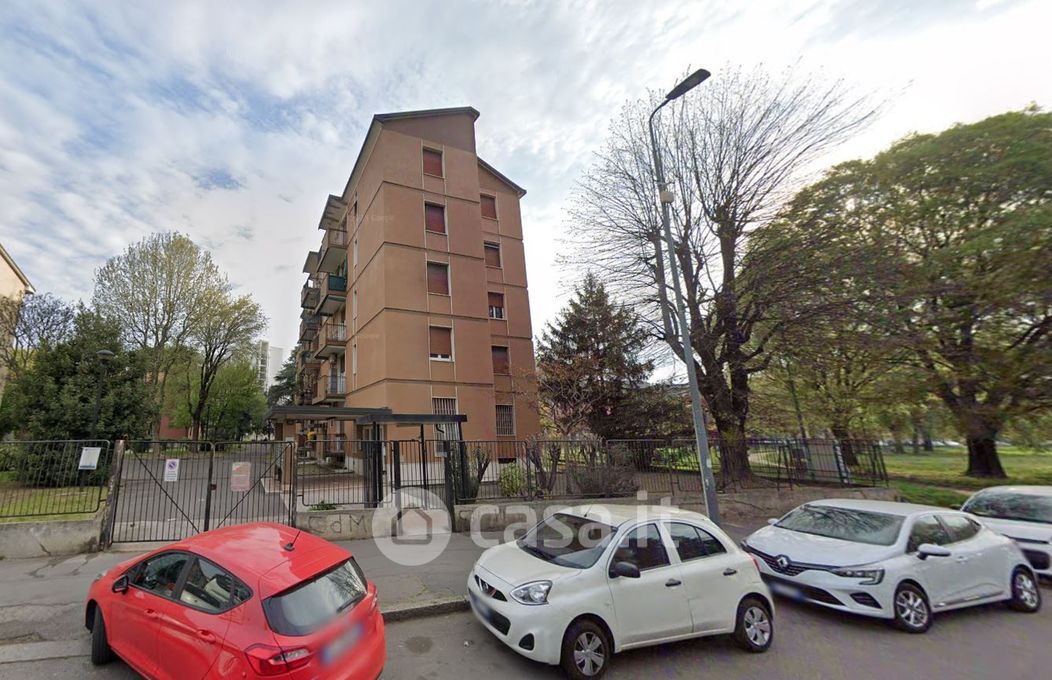 Appartamento in Vendita in Via Console Marcello 57 a Milano