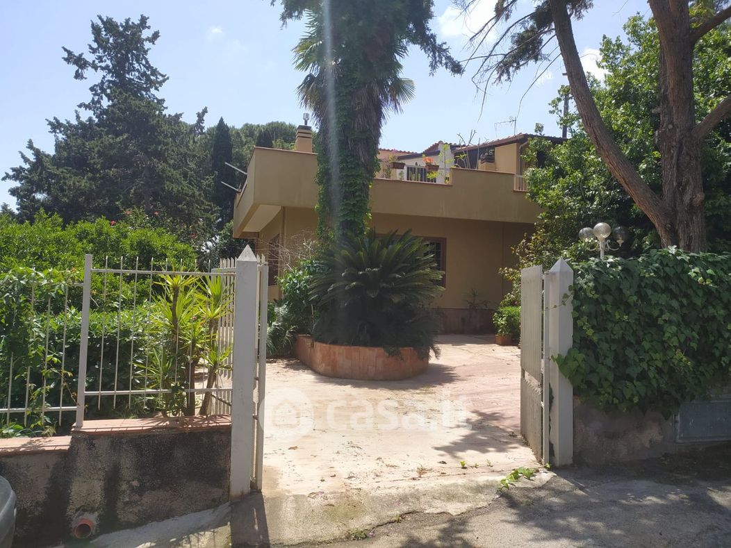 Villa in Vendita in Viale della Regione Siciliana Nord Ovest a Palermo