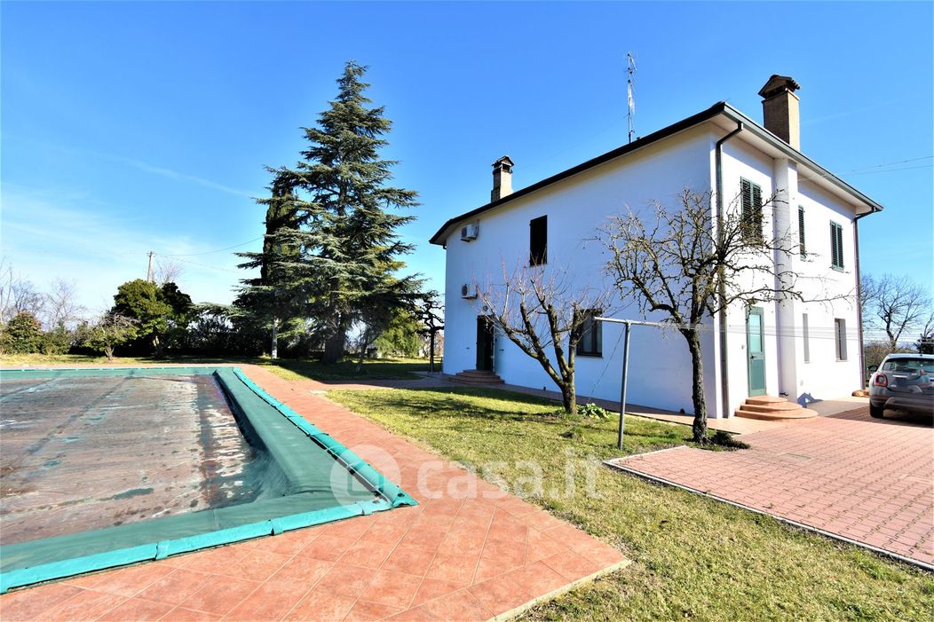 Villa in Vendita in Via le Selve 14 a a Forlì