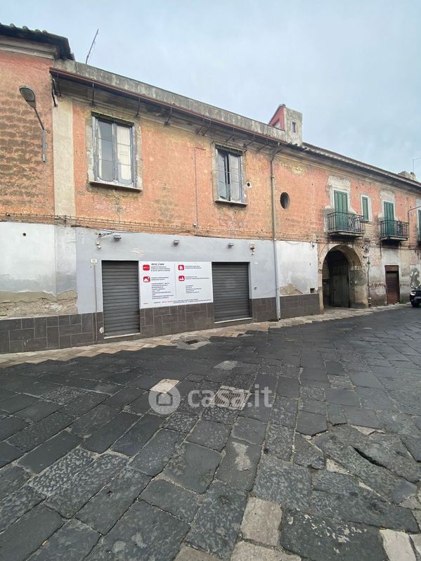 Negozio/Locale commerciale in Affitto in Via anfiteatro a Santa Maria Capua Vetere