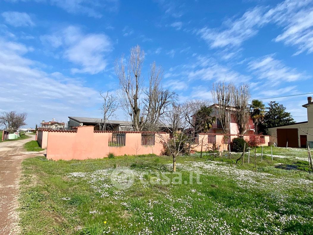 Villa in Vendita in Via Benedetto Croce 14 a Casirate d'Adda