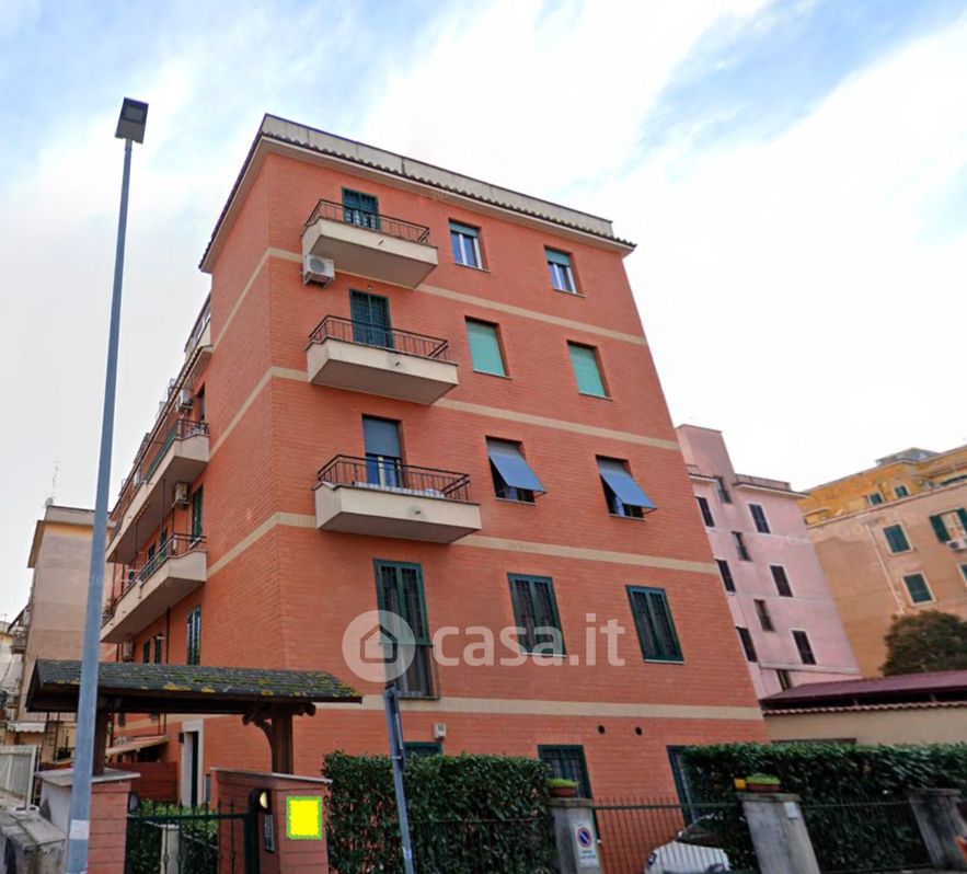 Casa indipendente in Vendita in Via di Giacomo Giosuè 1 -15 a Salerno