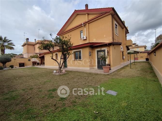 Villa in Vendita in Via Giuseppe Pellizza a Roma