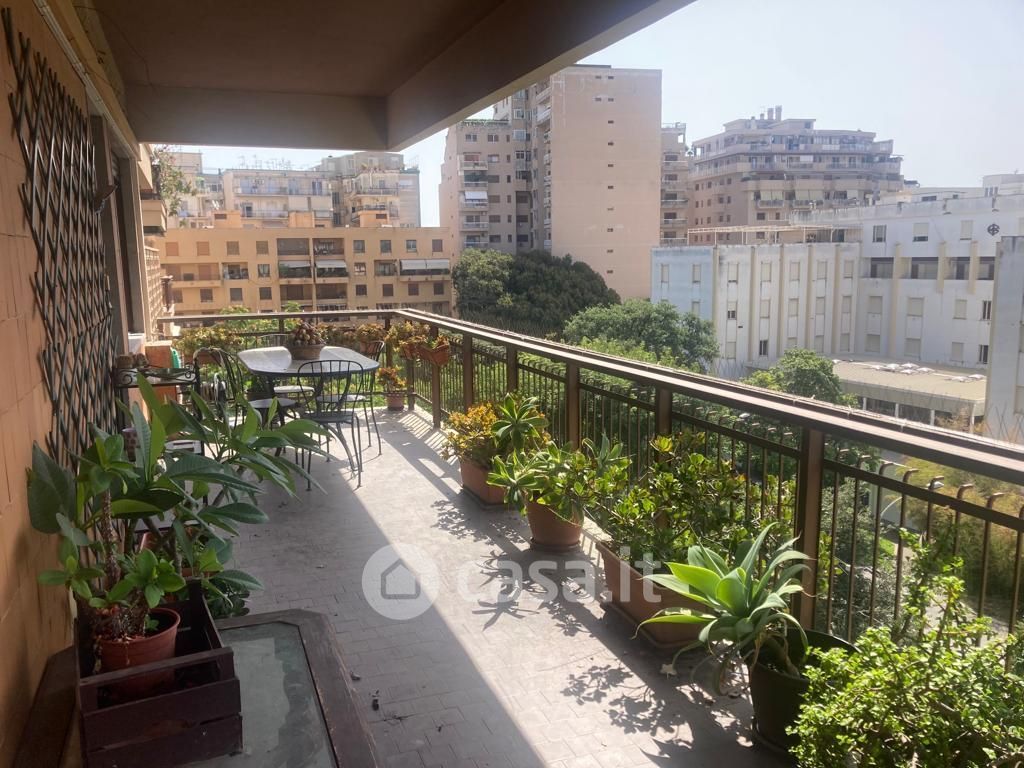 Appartamento in Affitto in Via Emanuele Notarbartolo 12 a Palermo