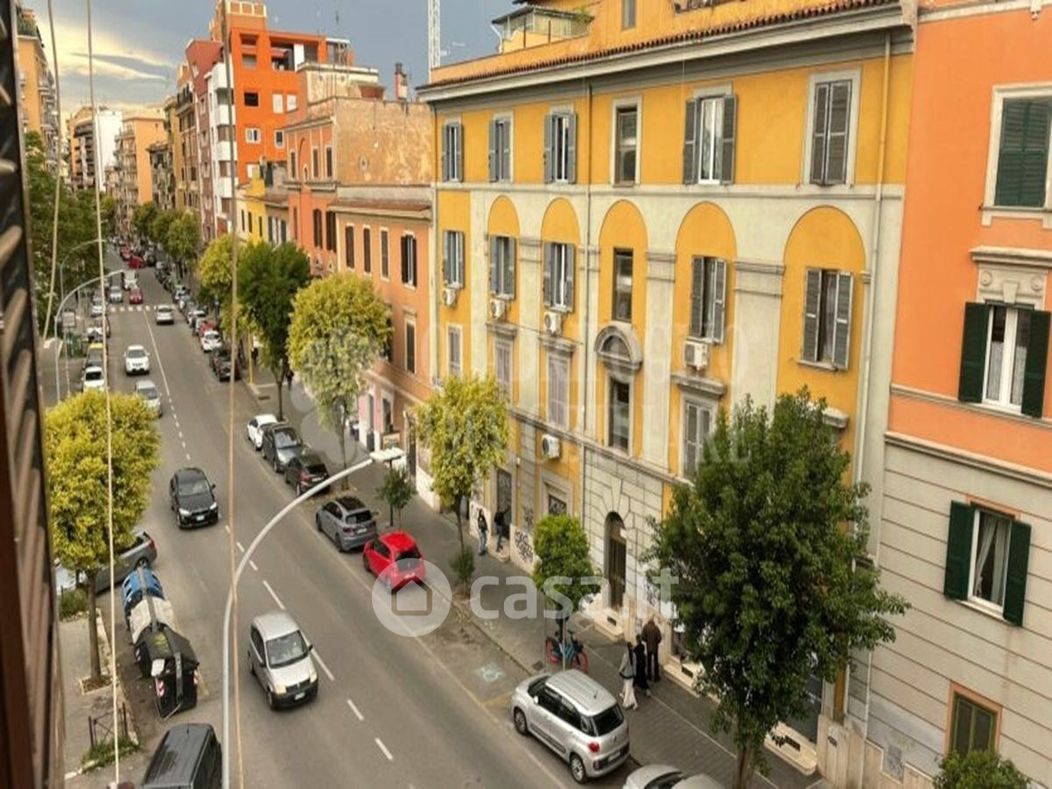 Appartamento in Vendita in Via di Acqua Bullicante 110 a Roma