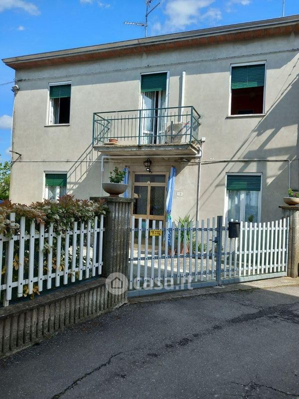 Villa in Vendita in Strada Fontane a Fontevivo