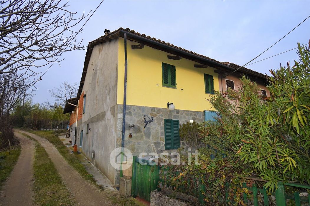 Rustico/Casale in Vendita in Via Roeto a Mombercelli