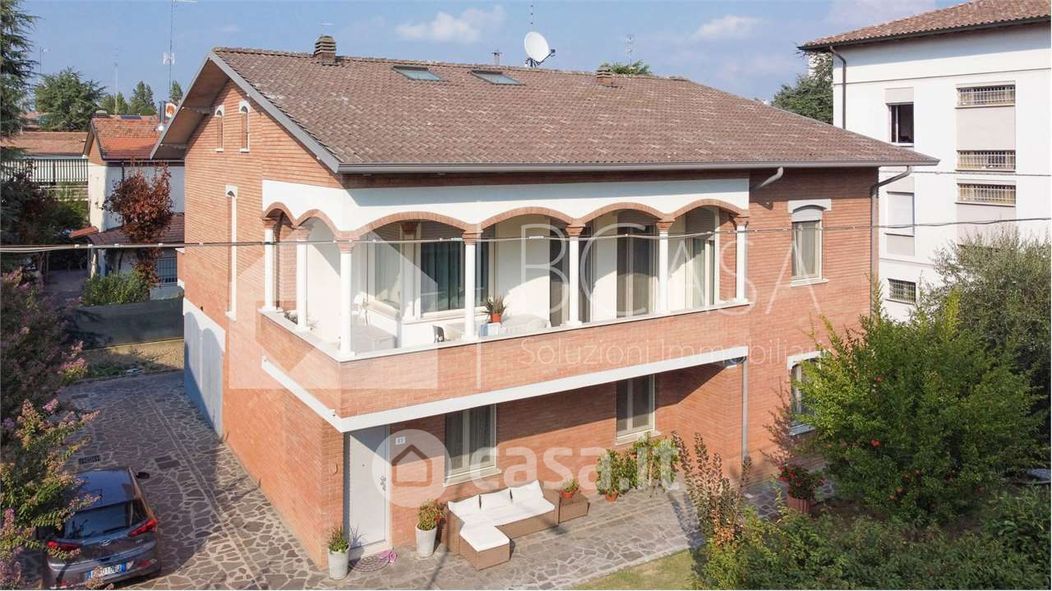 Casa Bi/Trifamiliare in Vendita in Via Voghera a Modena