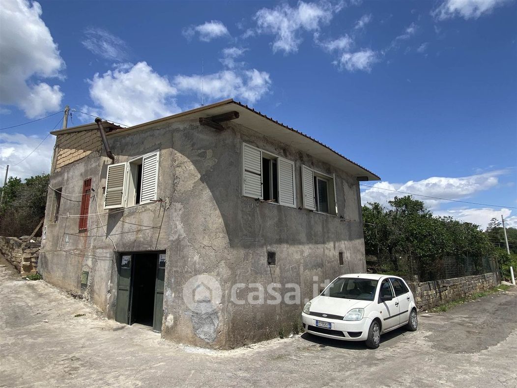 Casa indipendente in Vendita in Contrada Montagna a Militello in Val di Catania