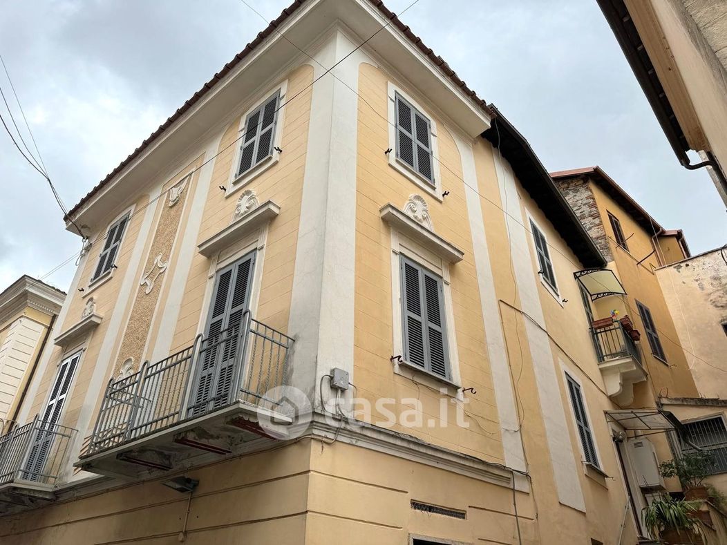Appartamento in Vendita in Via San Girolamo Miani a Velletri