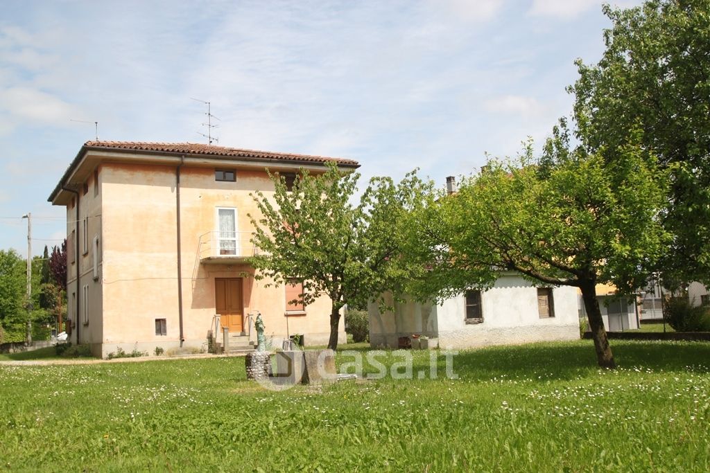 Villa in Vendita in Via dè Claricini 12 a Romans d'Isonzo