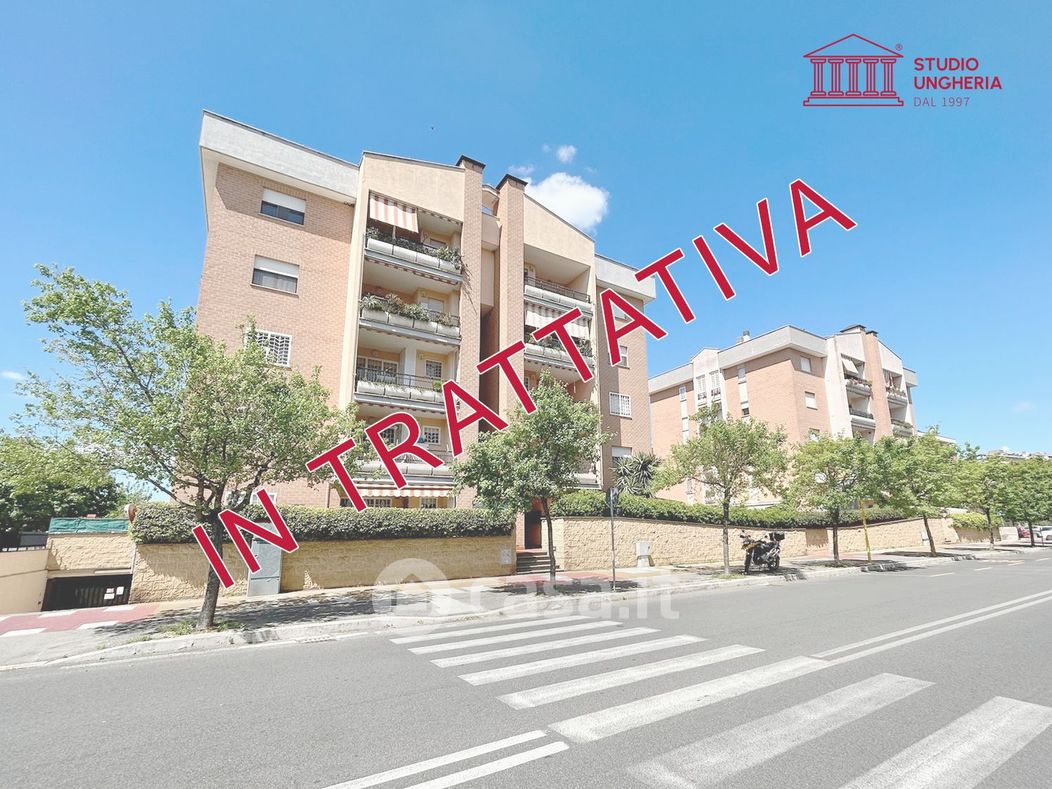 Appartamento in Vendita in Via Biagio Petrocelli 162 a Roma