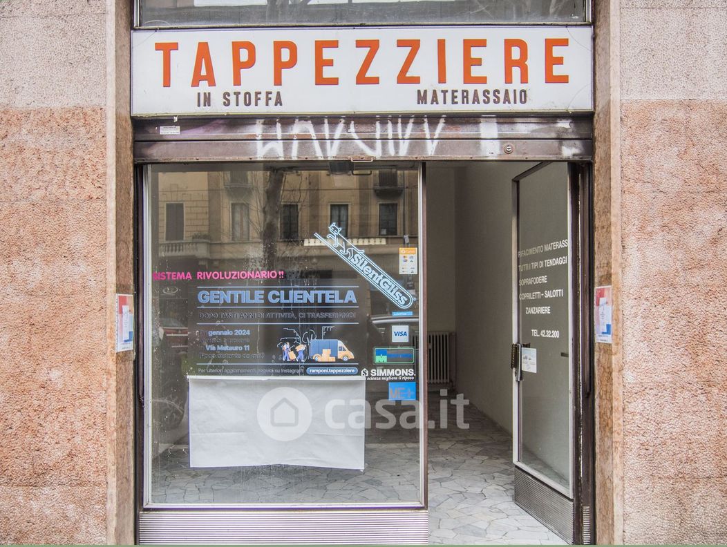 Negozio/Locale commerciale in Affitto in Via Giambellino 10 a Milano