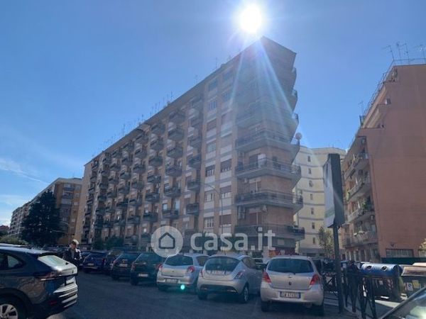 Appartamento in Vendita in Viale dei Consoli a Roma