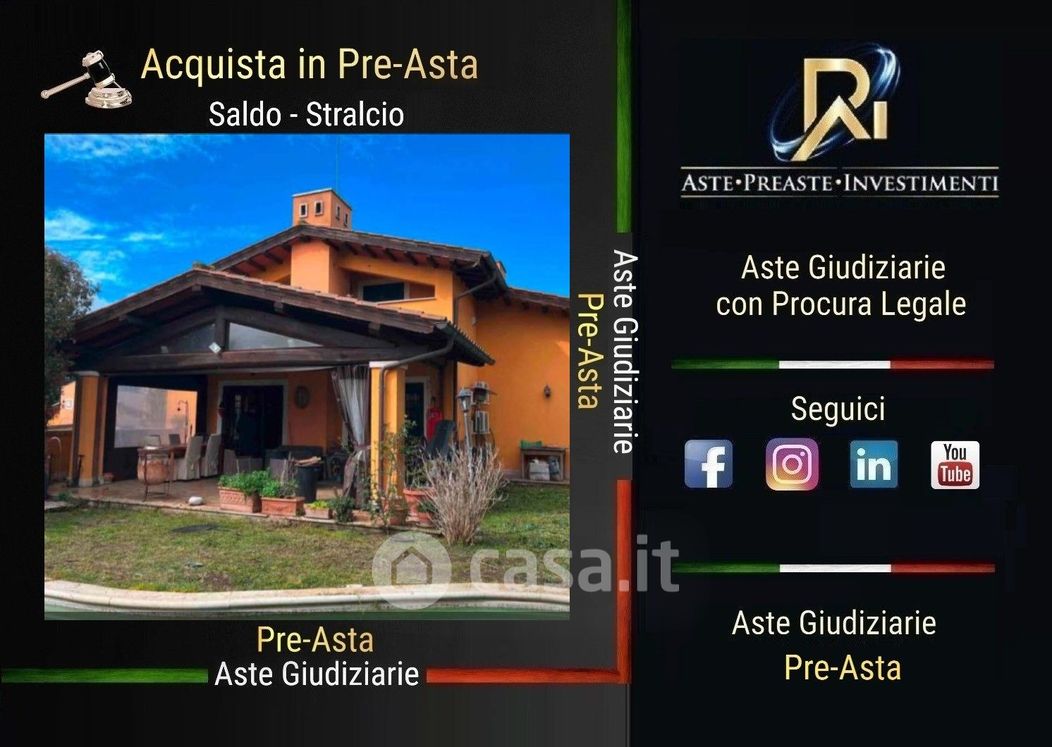 Villa in Vendita in Via di Casal Selce 441 a Roma