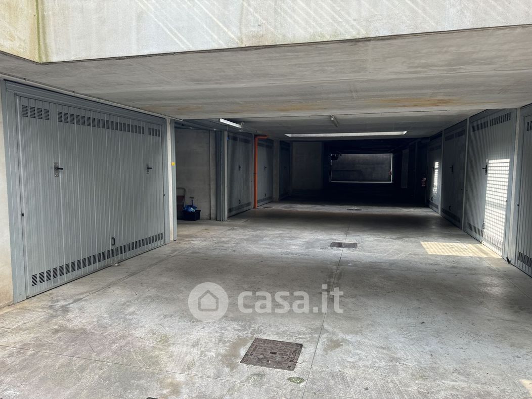 Garage/Posto auto in Vendita in Via Asiago 8 a Monza