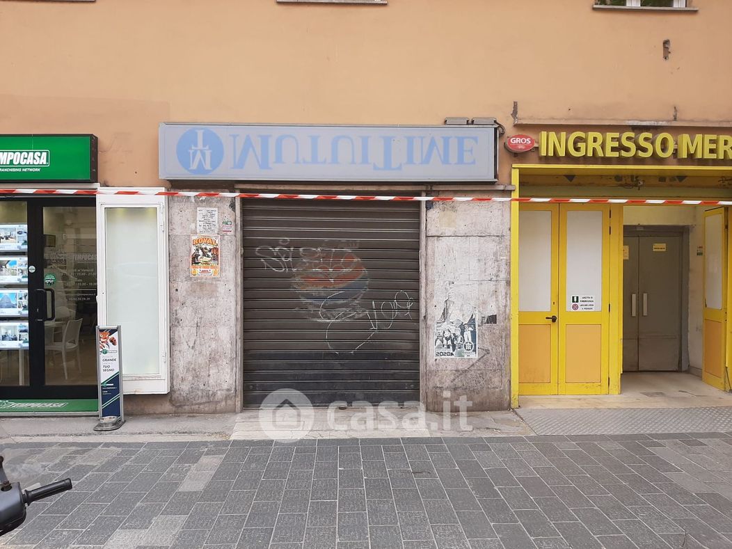 Negozio/Locale commerciale in Affitto in Via delle Cave 64 a Roma