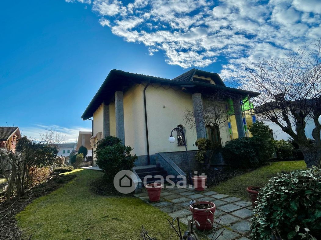 Villa in Vendita in Via Salvo D'Acquisto 4 a Novi Ligure