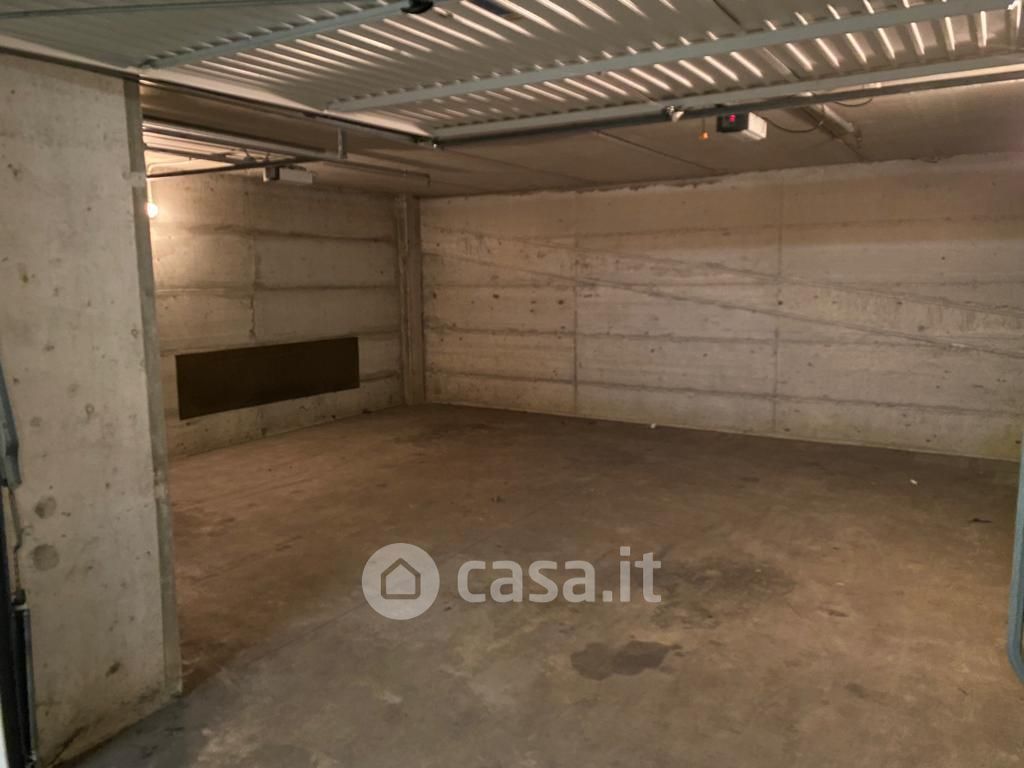 Garage/Posto auto in Affitto in Viale Beatrice d'Este 18 a Milano