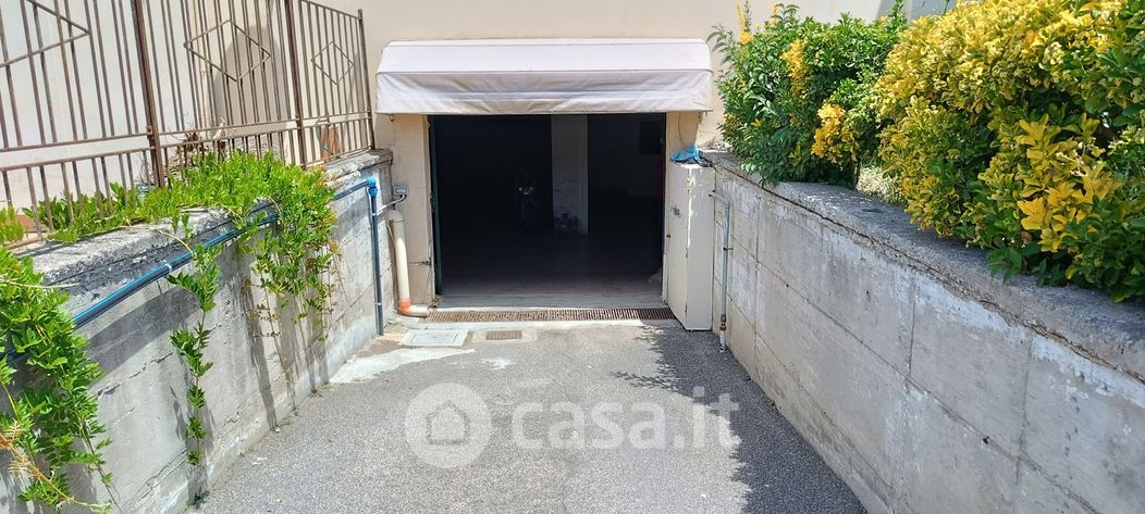Garage/Posto auto in Affitto in Via Cuma a Bacoli