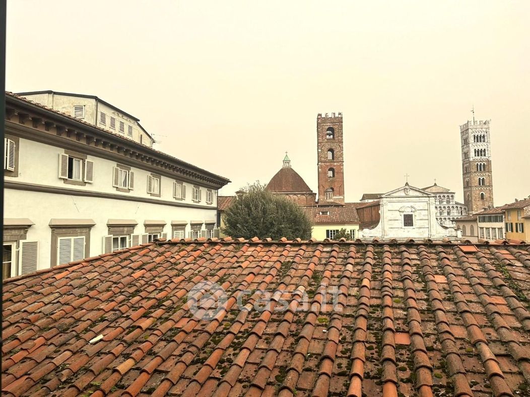 Appartamento in Vendita in Piazza del Giglio a Lucca