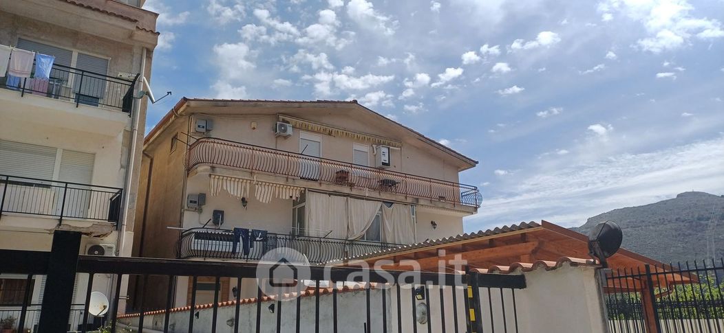 Appartamento in Vendita in Via Belmonte Chiavelli 48 a Palermo