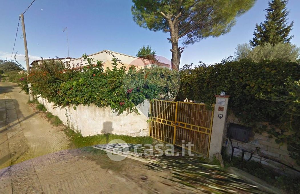 Villa in Vendita in Traversa Serramendola 90 a Siracusa